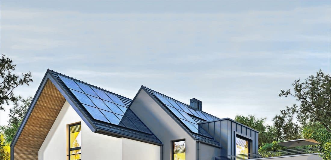 Einfamilienhaus mit Photovoltaikanlage auf dem Dach