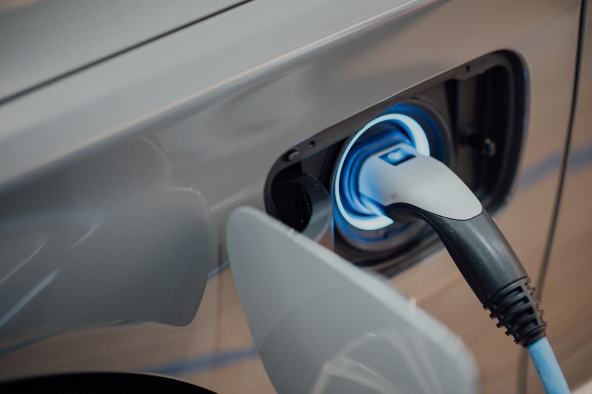 Elektrofahrzeug an einer Ladestation